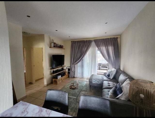 2 BEDROOM TOWNHOUSE FOR SALE IN MULBARTON